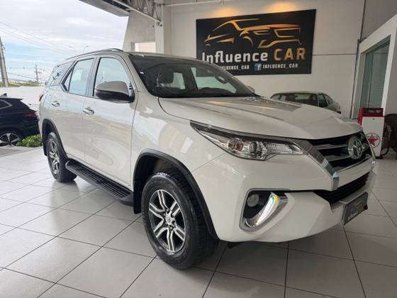 TOYOTA HILUX SW4 2.7 SRV 7 LUGARES 4X2 16V FLEX 4P AUTOMÁTICO